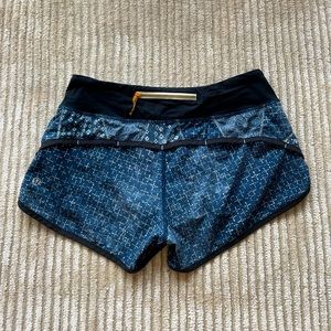 Lululemon Speed Up Low-Rise Lined Short 2.5" — Blue Patchwork Design